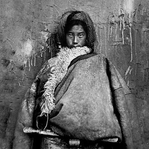 美女扒开双腿让男人捅
