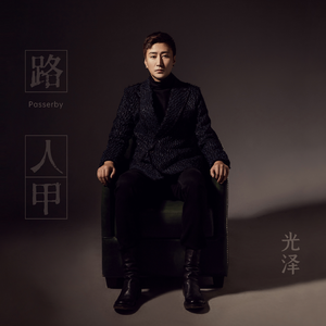 美女扒开双腿让男人捅
